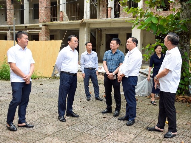 Phó Chủ tịch UBND tỉnh Phùng Thành Vinh kiểm tra dự án Xây dựng mới một số hạng mục tại Trường THPT Quỳ Hợp 3. Phó Chủ tịch UBND tỉnh Phùng Thành Vinh kiểm tra dự án Xây dựng mới một số hạng mục tại Trường THPT Quỳ Hợp 3.