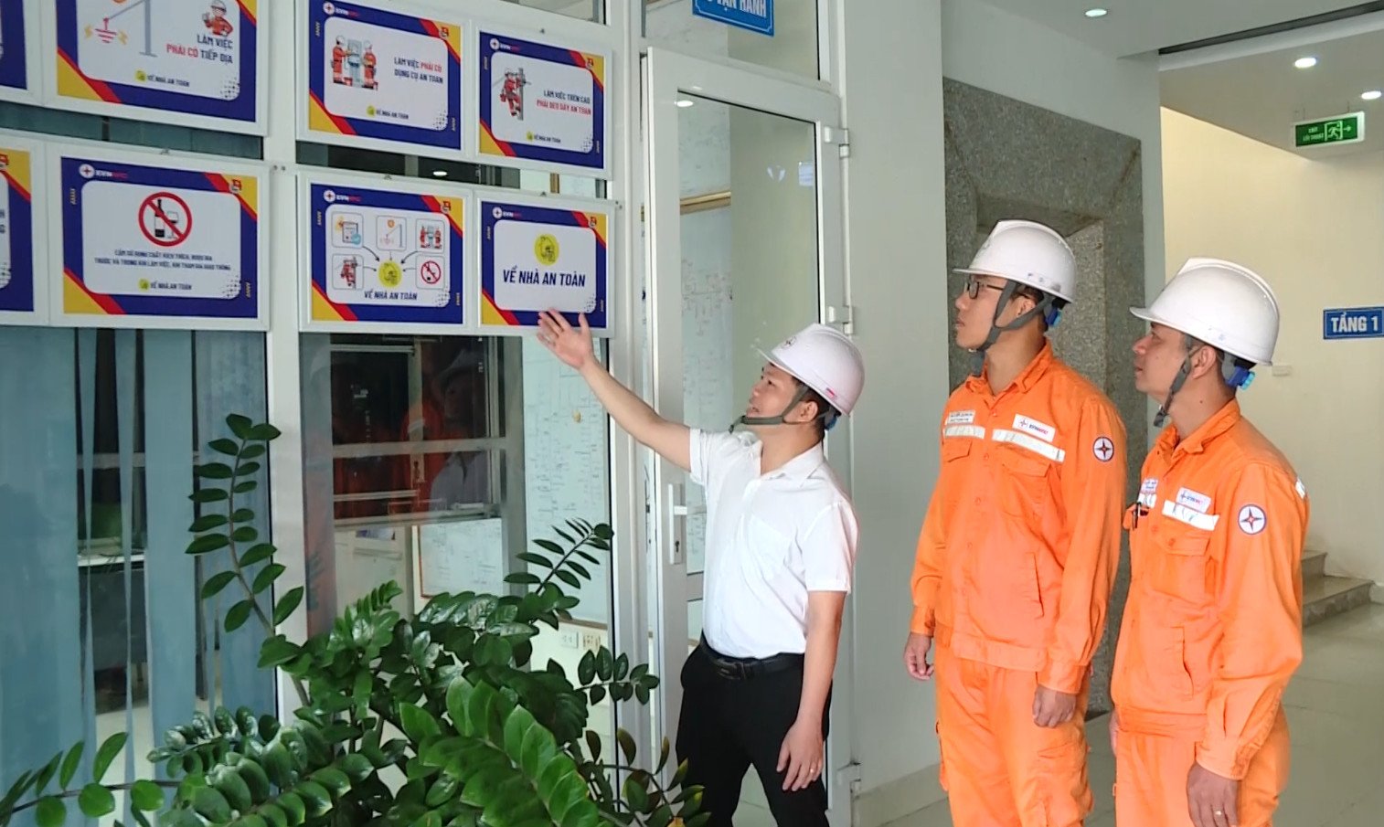 Tuyên truyền bộ tiêu lệnh an toàn đến cán bộ, công nhân viên tại đơn vị Tuyên truyền bộ tiêu lệnh an toàn đến cán bộ, công nhân viên tại đơn vị
