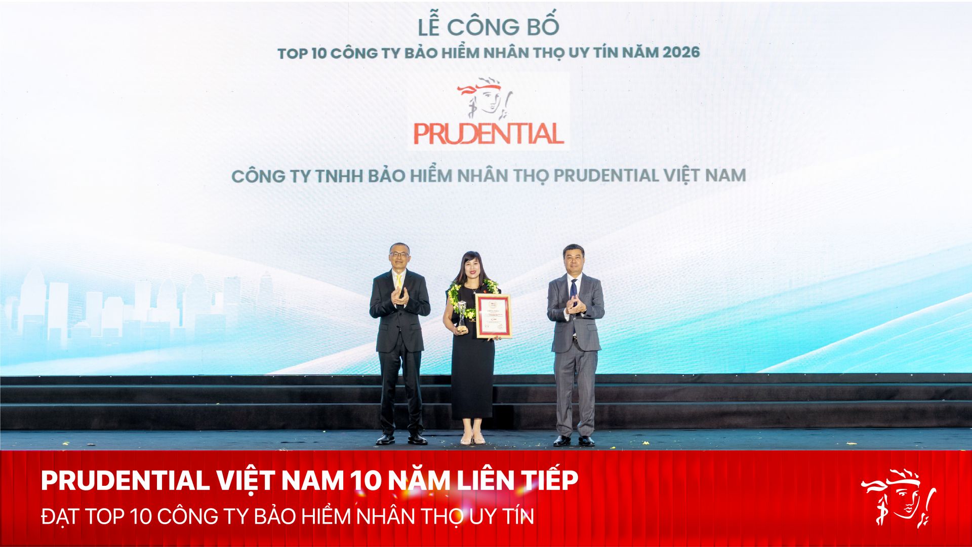 Bà Lê Hương Ly - Phó Tổng Giám đốc Pháp lý, Truyền thông và Đối ngoại Prudential Việt Nam (giữa) Bà Lê Hương Ly - Phó Tổng Giám đốc Pháp lý, Truyền thông và Đối ngoại Prudential Việt Nam (giữa)