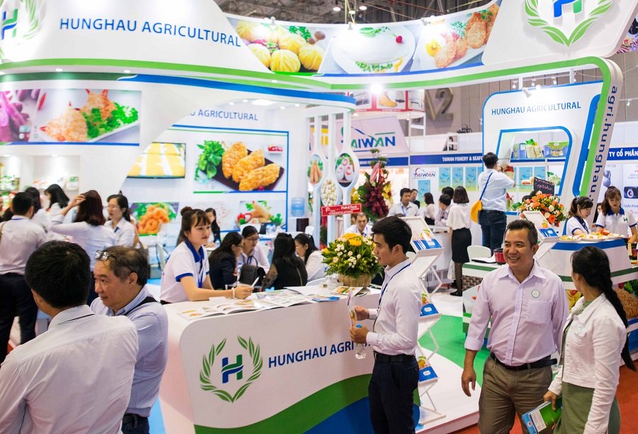 VIETFISH 2026 c&oacute; tổng diện t&iacute;ch trưng b&agrave;y hơn 14.000 m&sup2;, quy tụ 568 gian h&agrave;ng của 335 doanh nghiệp đến từ 17 quốc gia v&agrave; v&ugrave;ng l&atilde;nh thổ
