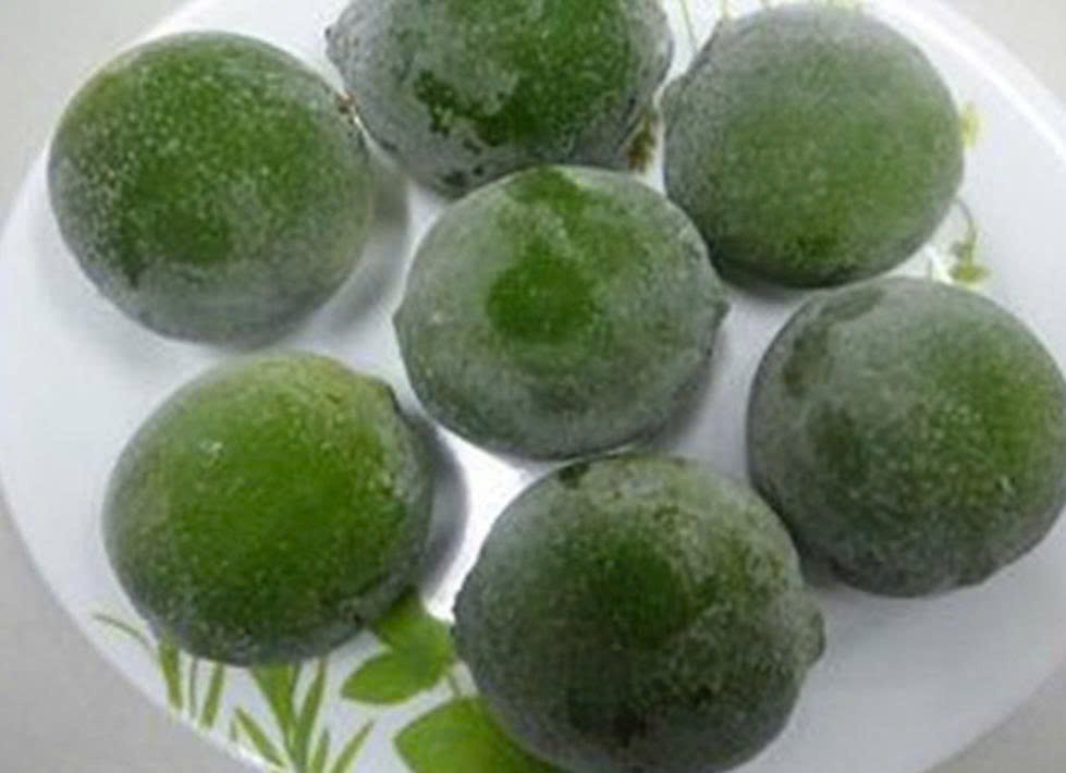 Vỏ chanh chứa tinh dầu, vitamin v&agrave; nhiều hợp chất thực vật c&oacute; gi&aacute; trị.