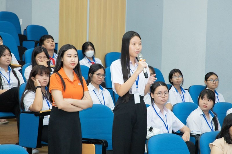 Các em tự tin đặt câu hỏi, tìm hiểu kiến thức công nghệ Các em tự tin đặt câu hỏi, tìm hiểu kiến thức công nghệ