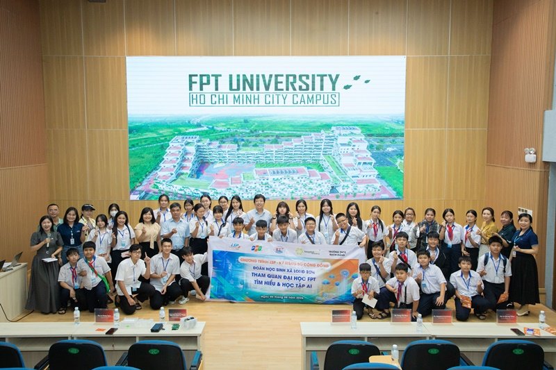 Hơn 40 học sinh xã Long Sơn tham quan Đại học FPT cơ sở TP. Hồ Chí Minh Hơn 40 học sinh xã Long Sơn tham quan Đại học FPT cơ sở TP. Hồ Chí Minh