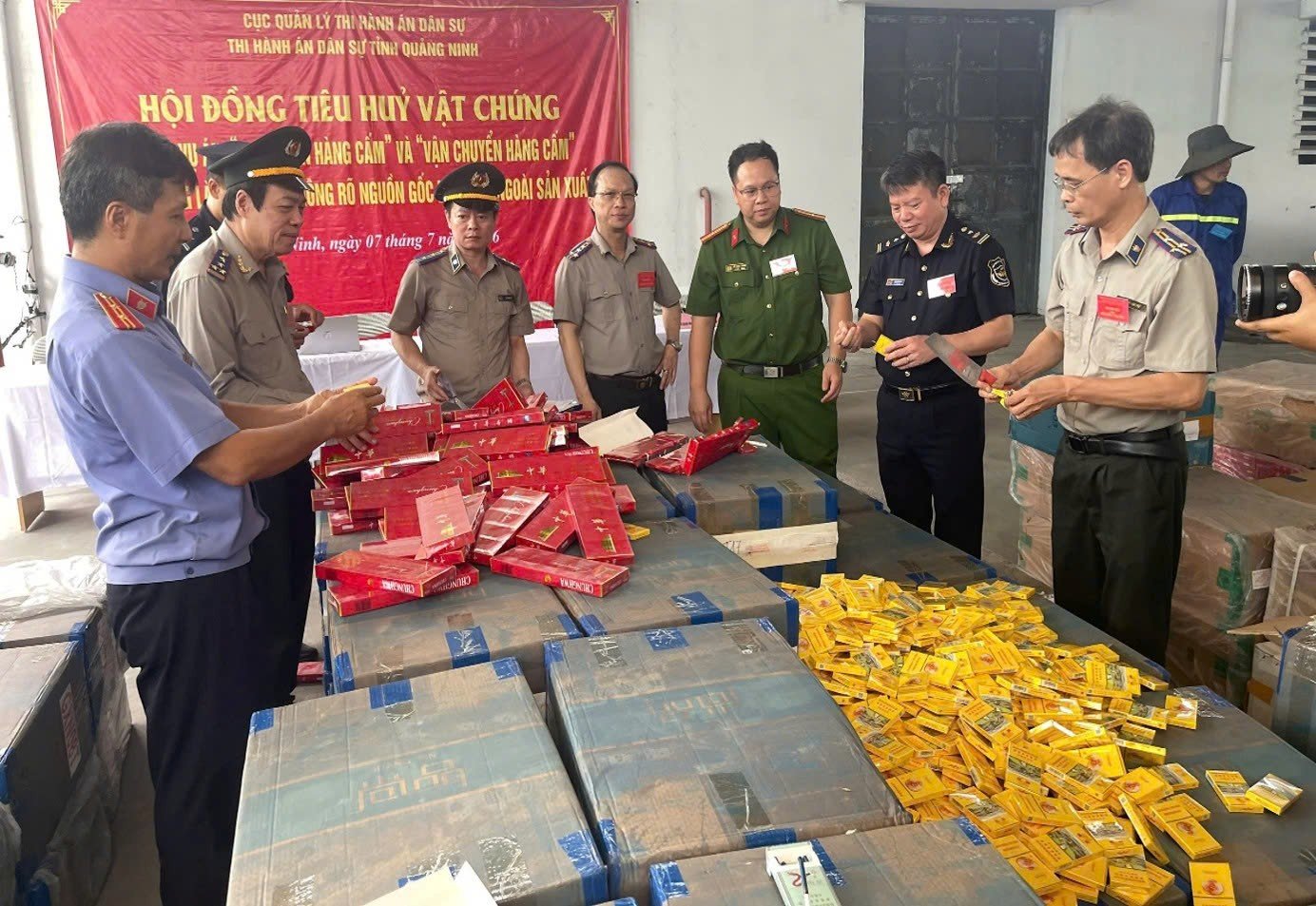 Nhiều vụ việc liên quan đến buôn lậu và gian lận thương mại được các lực lượng chức năng phát hiện trong tháng 7/2026 Nhiều vụ việc liên quan đến buôn lậu và gian lận thương mại được các lực lượng chức năng phát hiện trong tháng 7/2026