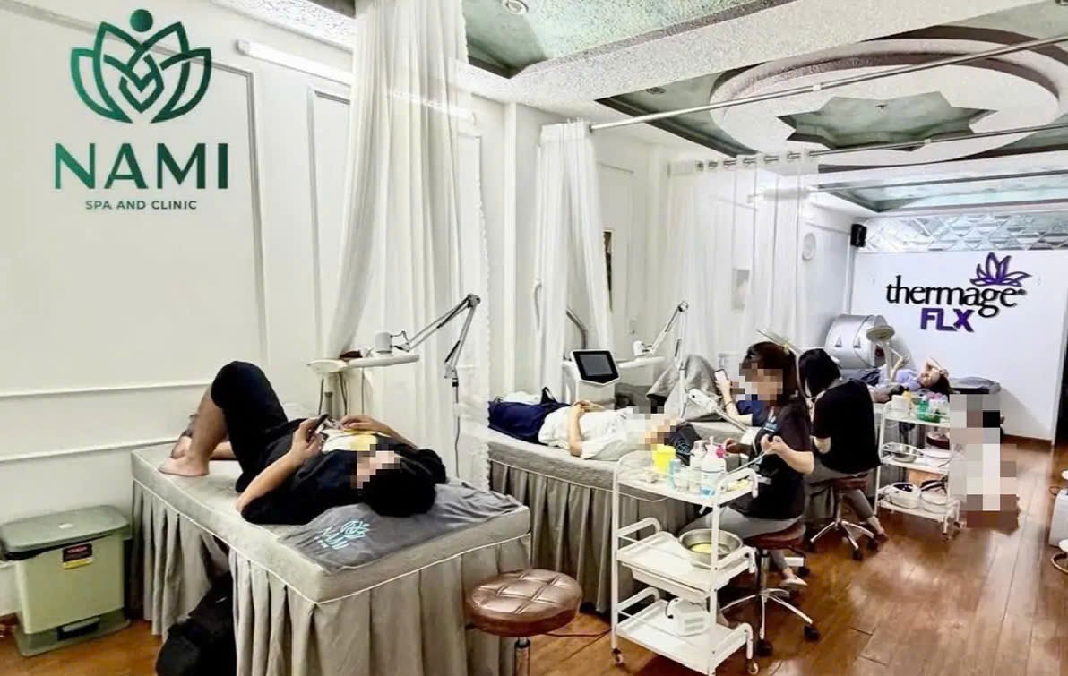 Nami Spa and Clinic bị xử phạt 45 triệu đồng và đình chỉ hoạt động 18 tháng do thực hiện dịch vụ thẩm mỹ khi chưa được cấp phép. (Ảnh: Trang Facebook) Nami Spa and Clinic bị xử phạt 45 triệu đồng và đình chỉ hoạt động 18 tháng do thực hiện dịch vụ thẩm mỹ khi chưa được cấp phép. (Ảnh: Trang Facebook)