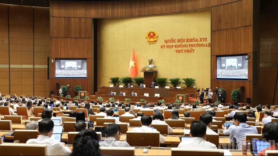 Quang cảnh phi&ecirc;n họp ở hội trường tại Kỳ họp kh&ocirc;ng thường lệ thứ nhất, Quốc hội kh&oacute;a XVI. (Ảnh: DUY LINH)