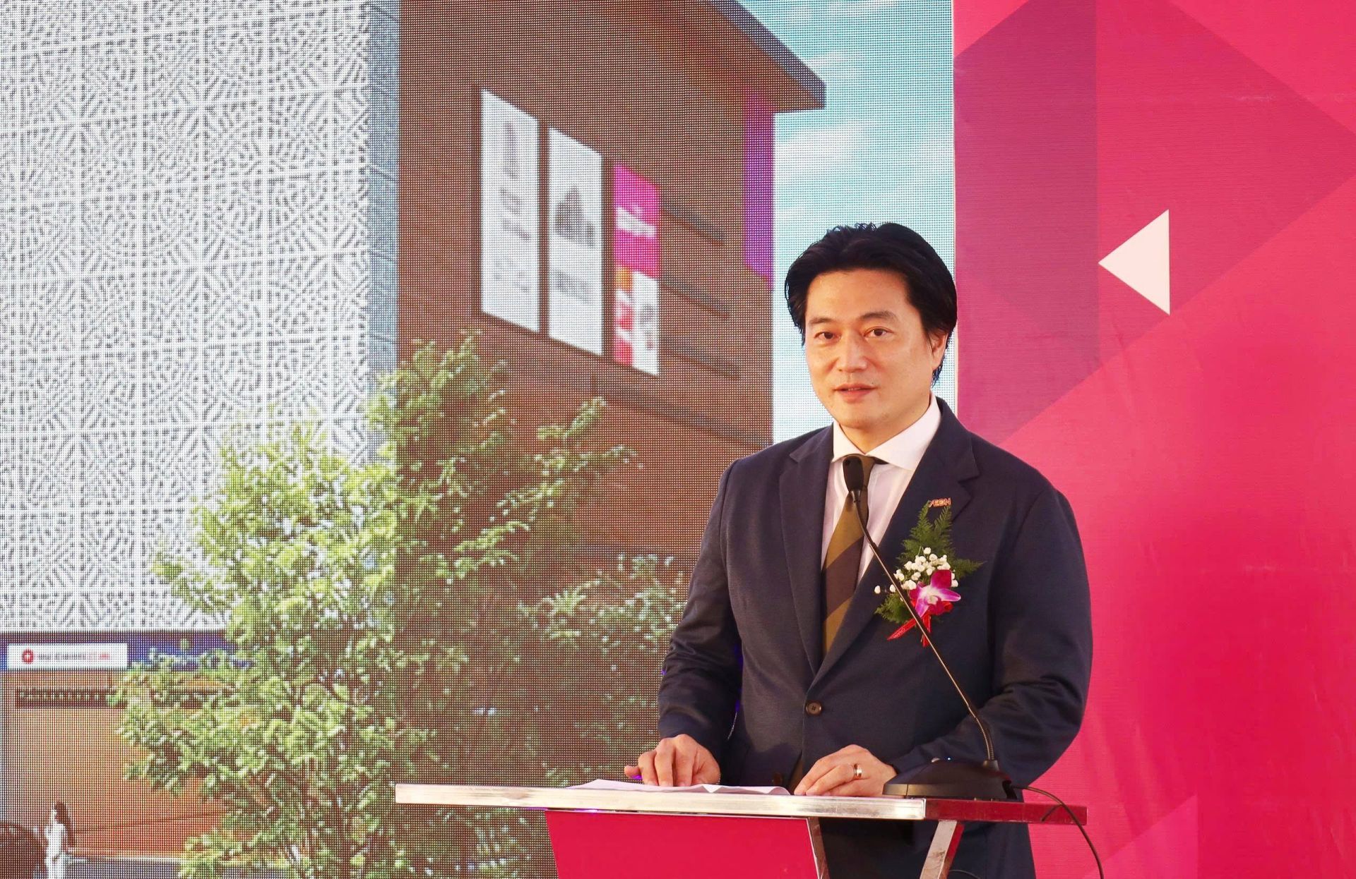 ông Tezuka Daisuke, Thành viên Ban Điều hành Tập đoàn AEON phụ trách kinh doanh Việt Nam, Tổng Giám đốc AEON Việt Nam ông Tezuka Daisuke, Thành viên Ban Điều hành Tập đoàn AEON phụ trách kinh doanh Việt Nam, Tổng Giám đốc AEON Việt Nam