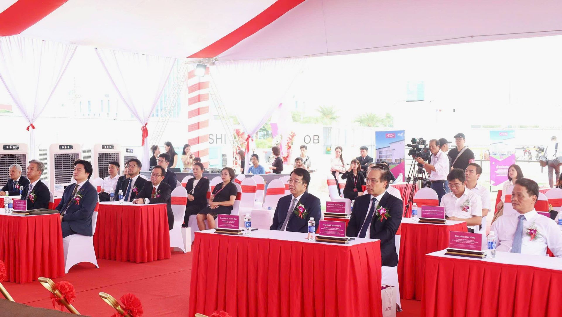 Các đại biểu tham dự buổi lễ Các đại biểu tham dự buổi lễ