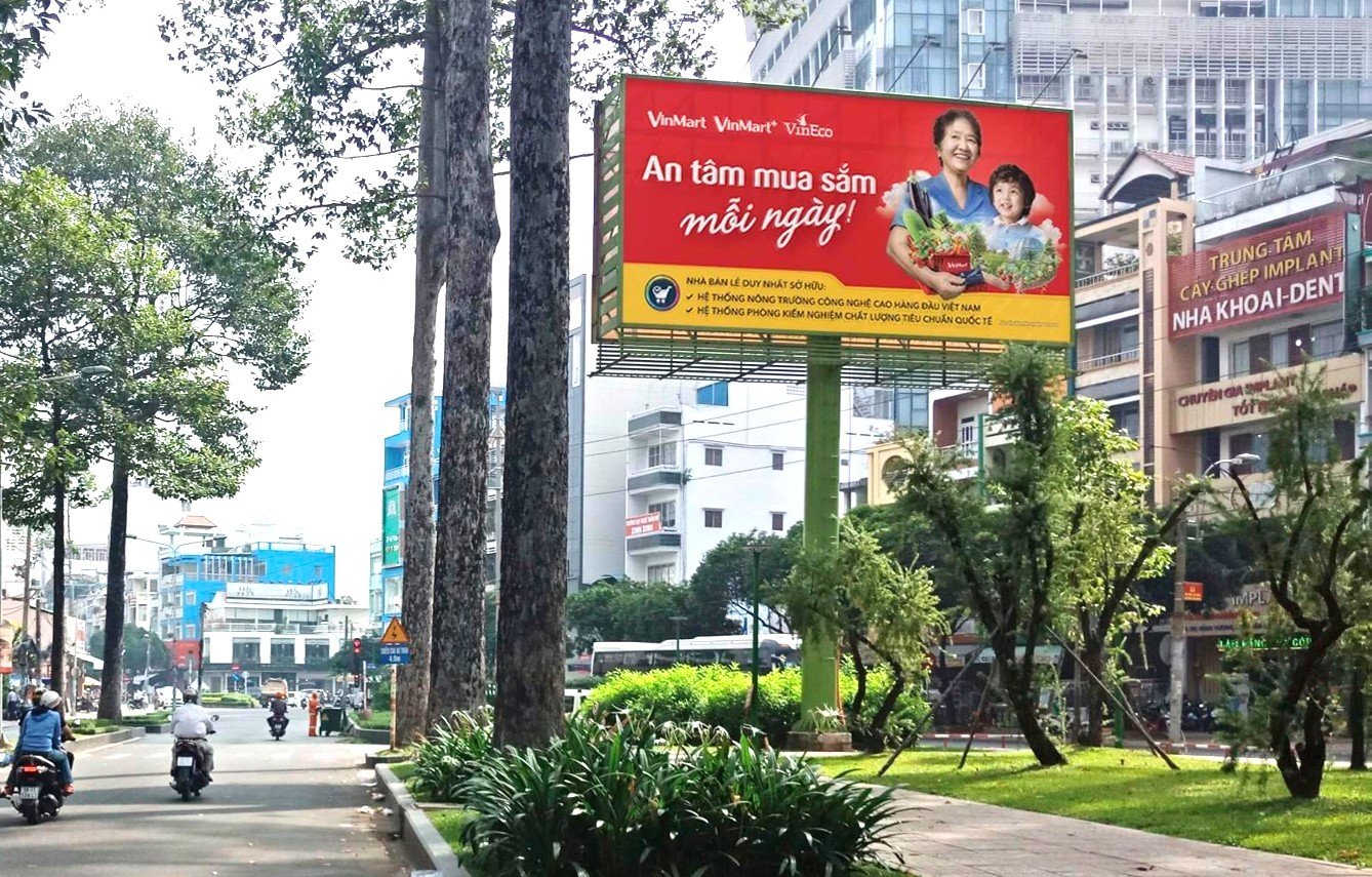 Tăng cường kiểm tra, rà soát toàn bộ hệ thống bảng quảng cáo trên địa bàn. Ảnh bacninh.gov.vn. Tăng cường kiểm tra, rà soát toàn bộ hệ thống bảng quảng cáo trên địa bàn. Ảnh bacninh.gov.vn.