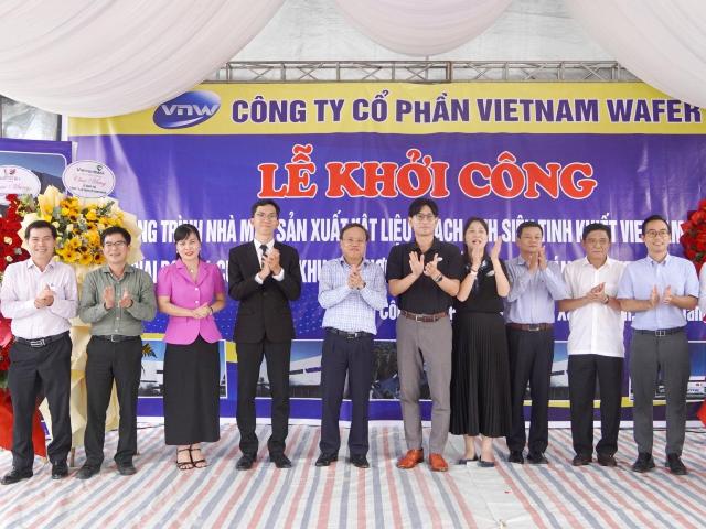 Khởi động chuỗi sản xuất vật liệu b&aacute;n dẫn từ thạch anh tại Quảng Trị.