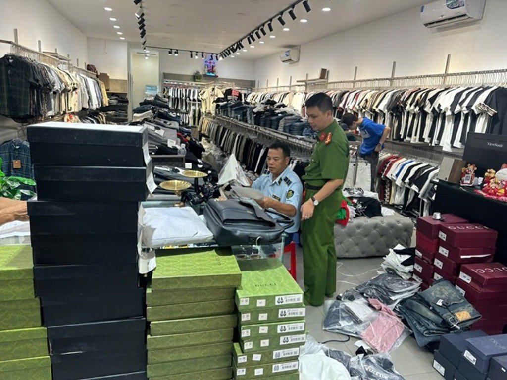 Lực lượng chức năng thành phố Đồng Nai đã phát hiện và xử lý nhiều vụ xâm phạm sở hữu công nghiệp trong thời gian qua Lực lượng chức năng thành phố Đồng Nai đã phát hiện và xử lý nhiều vụ xâm phạm sở hữu công nghiệp trong thời gian qua