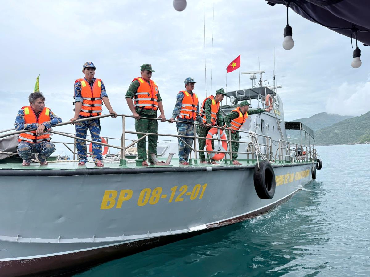 Lực lượng chức năng vẫn đang gấp rút tìm kiếm 2 nạn nhân còn lại. Lực lượng chức năng vẫn đang gấp rút tìm kiếm 2 nạn nhân còn lại.