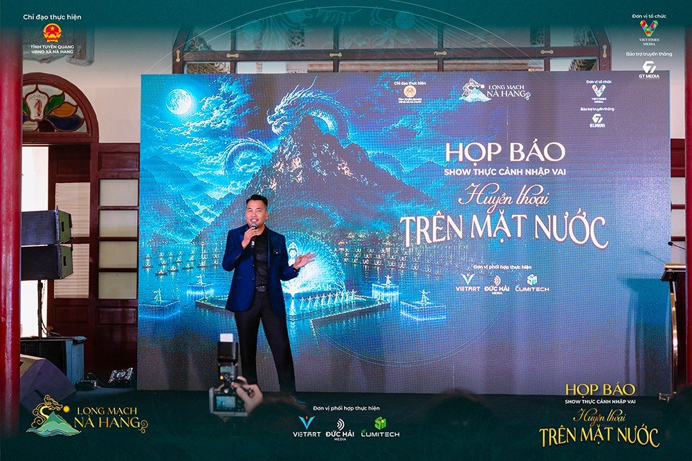 Đạo diễn Trần Trung chia sẻ tại sự kiện Show Thực Cảnh Nhập Vai Huyền Thoại Tr&ecirc;n Mặt Nước.