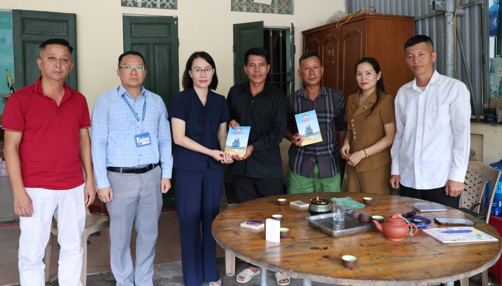 L&atilde;nh đạo phường M&oacute;ng C&aacute;i 1 thăm hỏi, động vi&ecirc;n, c&aacute;c tổ chức, hộ gia đ&igrave;nh bị thiệt hại do b&atilde;o số 1 g&acirc;y ra