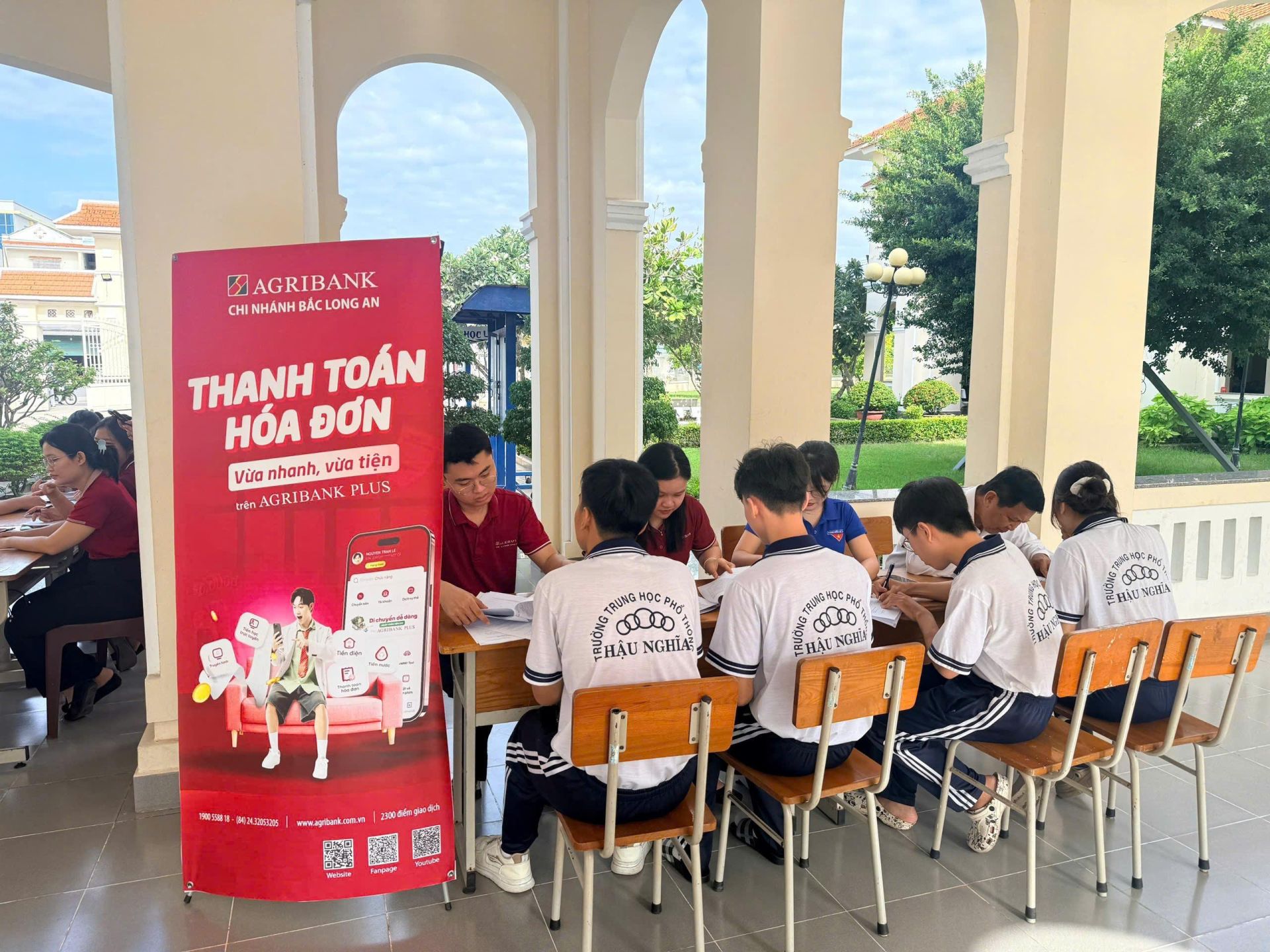 Hướng dẫn học sinh Trường THPT Hậu Nghĩa mở tài khoản thanh toán, cài đặt và hướng dẫn sử dụng ứng dụng Agribank Plú Hướng dẫn học sinh Trường THPT Hậu Nghĩa mở tài khoản thanh toán, cài đặt và hướng dẫn sử dụng ứng dụng Agribank Plú