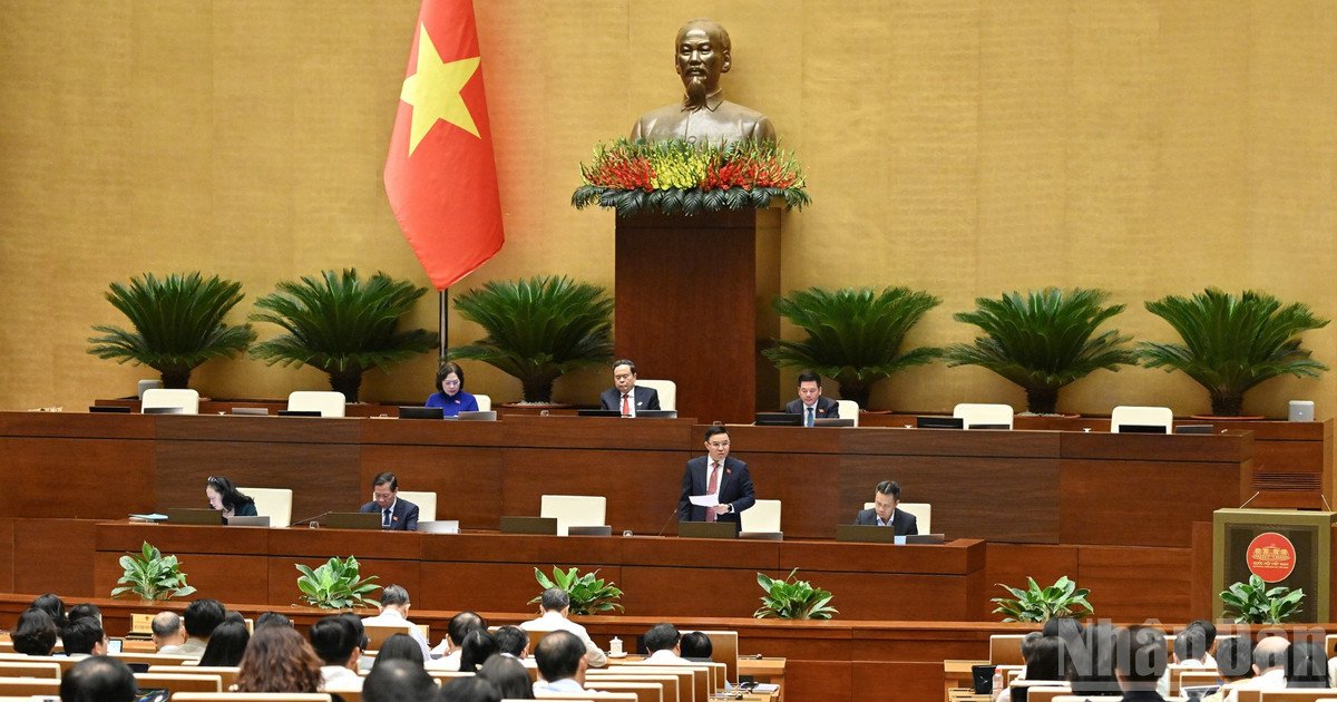 Quang cảnh phi&ecirc;n thảo luận ở hội trường chiều 8/8. (Ảnh: THỦY NGUY&Ecirc;N)