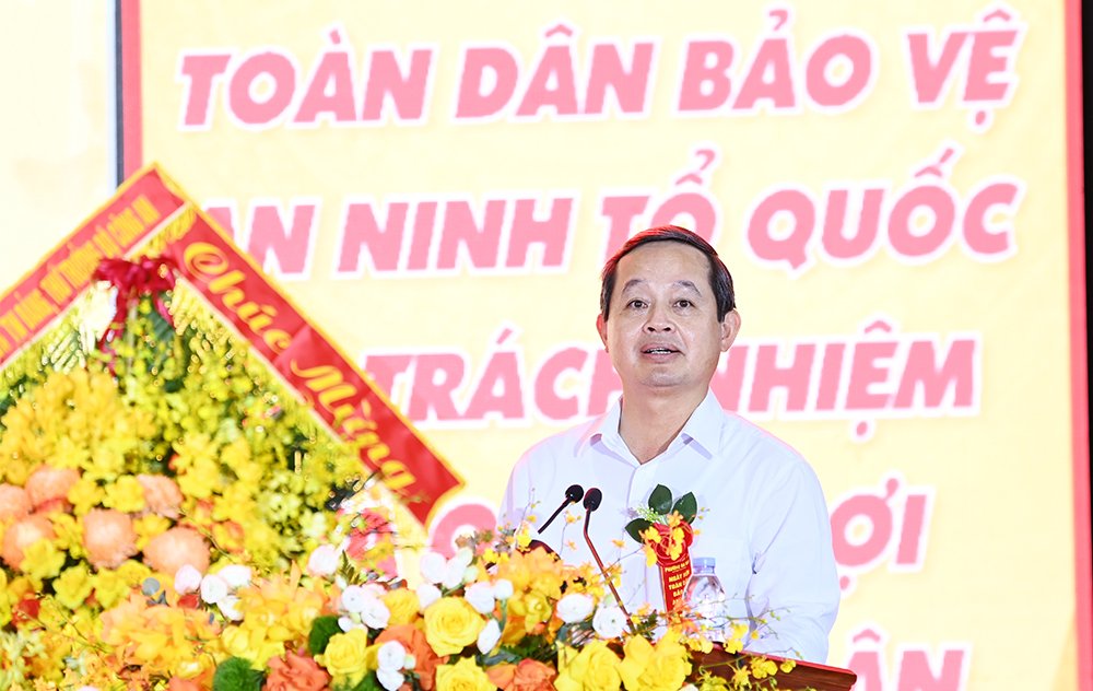 Chủ tịch UBND tỉnh Phạm Hoàng Sơn phát biểu tiếp thu ý kiến của lãnh đạo Bộ Công an. Chủ tịch UBND tỉnh Phạm Hoàng Sơn phát biểu tiếp thu ý kiến của lãnh đạo Bộ Công an.