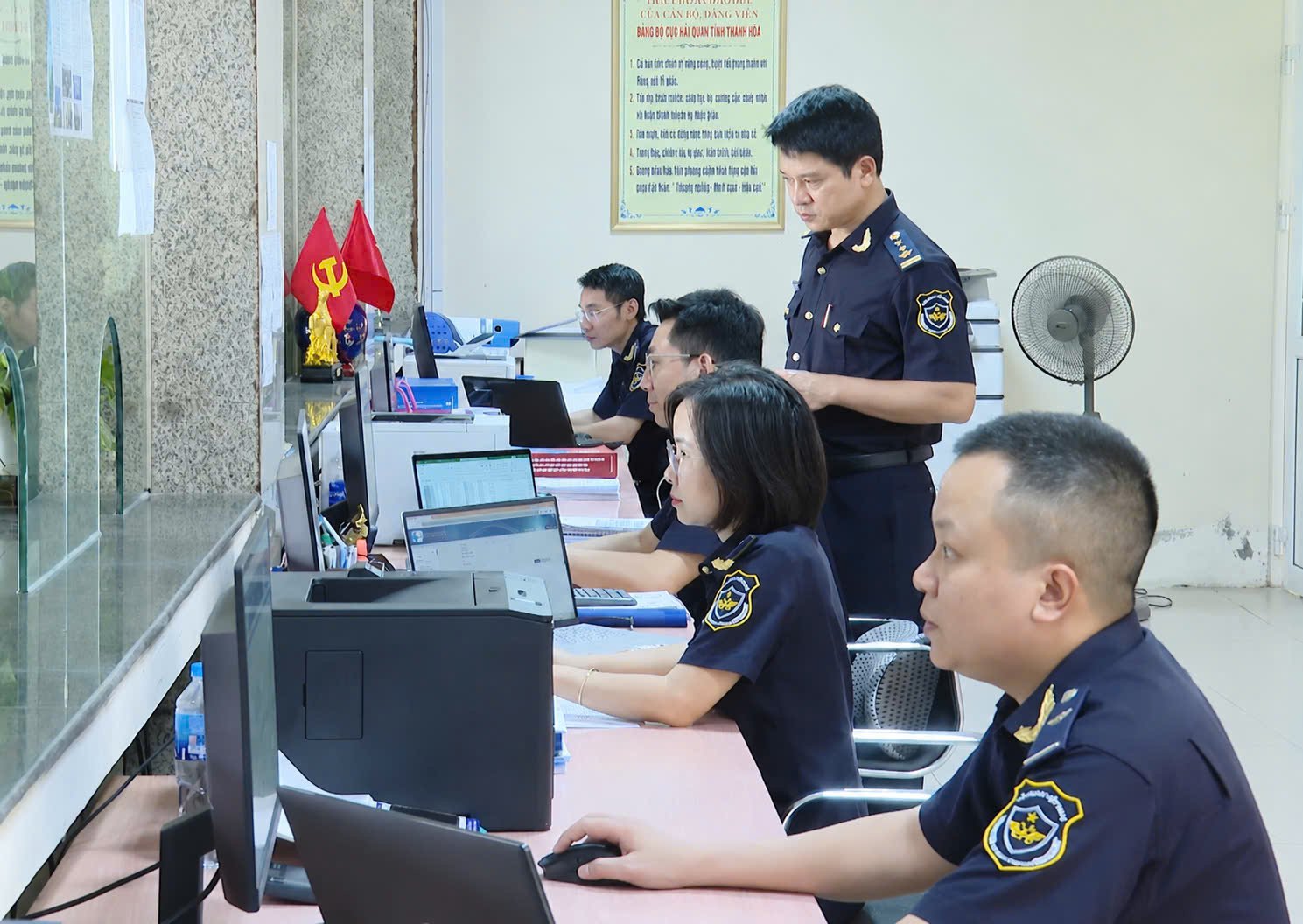 Hoạt động nghiệp vụ của công chức Chi cục Hải quan khu vực X. Ảnh: kv10.customs.gov.vn Hoạt động nghiệp vụ của công chức Chi cục Hải quan khu vực X. Ảnh: kv10.customs.gov.vn