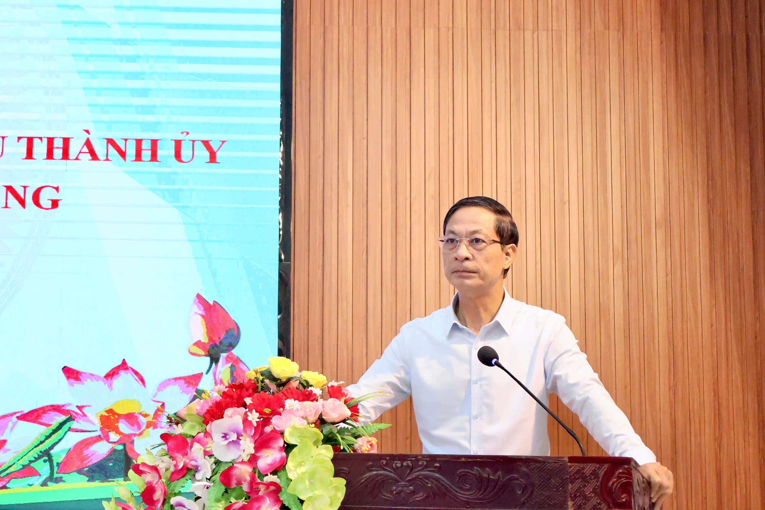 Đồng ch&iacute; Đỗ Mạnh Hiến, Ph&oacute; B&iacute; thư Thường trực Th&agrave;nh ủy ph&aacute;t biểu giao nhiệm vụ tại Hội nghị.