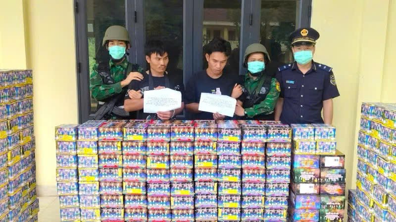 Lực lượng Bộ đội Biên phòng tỉnh Quảng Trị chủ trì, phối hợp bắt giữ đối tượng vận chuyển trái phép 633kg pháo nổ từ Lào về Việt Nam. Ảnh: bcd389.gov.vn Lực lượng Bộ đội Biên phòng tỉnh Quảng Trị chủ trì, phối hợp bắt giữ đối tượng vận chuyển trái phép 633kg pháo nổ từ Lào về Việt Nam. Ảnh: bcd389.gov.vn