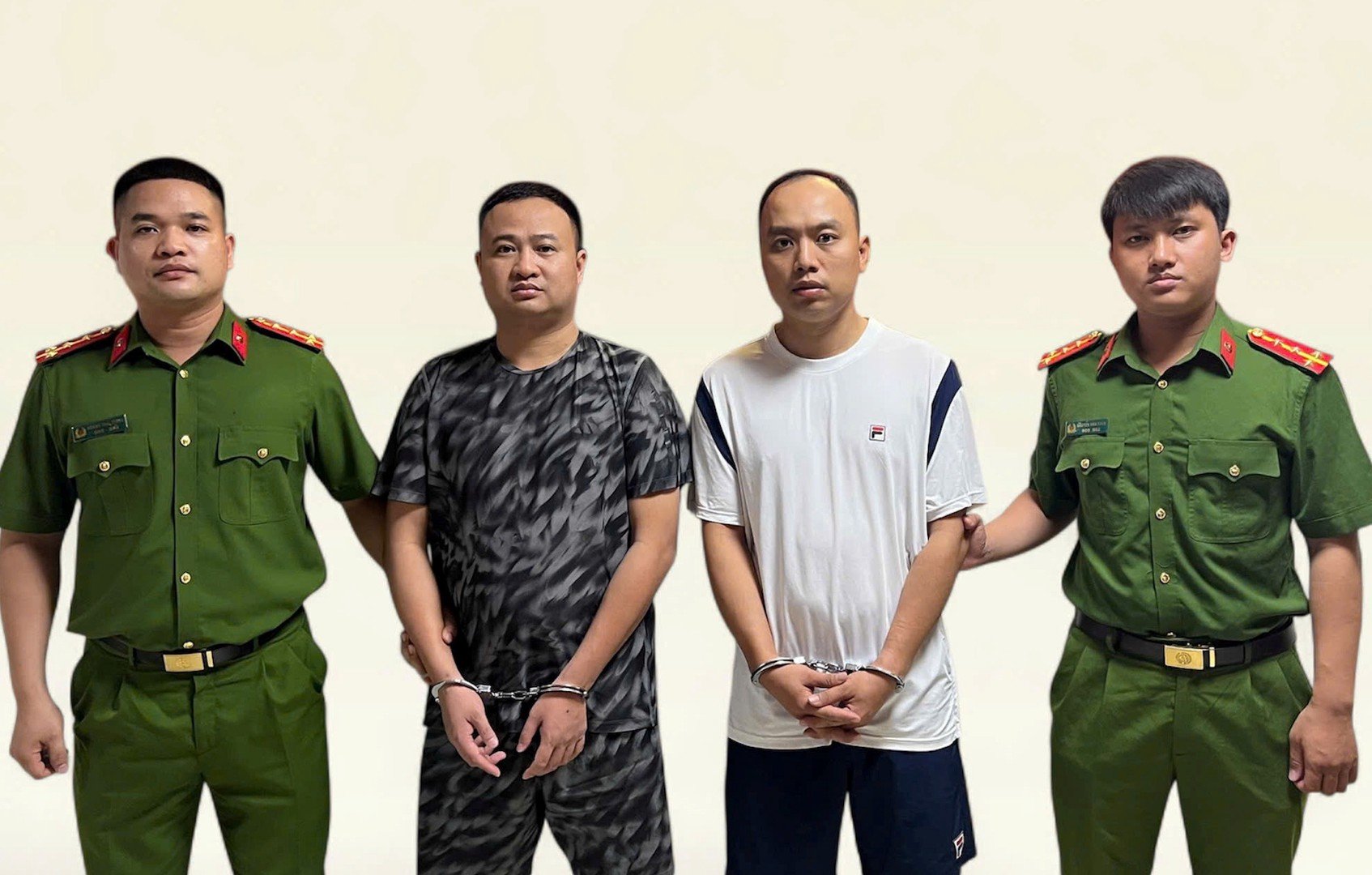 Đối tượng Nguyễn Văn Nam và Phạm Quang Hoàn (từ trái sang phải). Ảnh: Công an cung cấp Đối tượng Nguyễn Văn Nam và Phạm Quang Hoàn (từ trái sang phải). Ảnh: Công an cung cấp