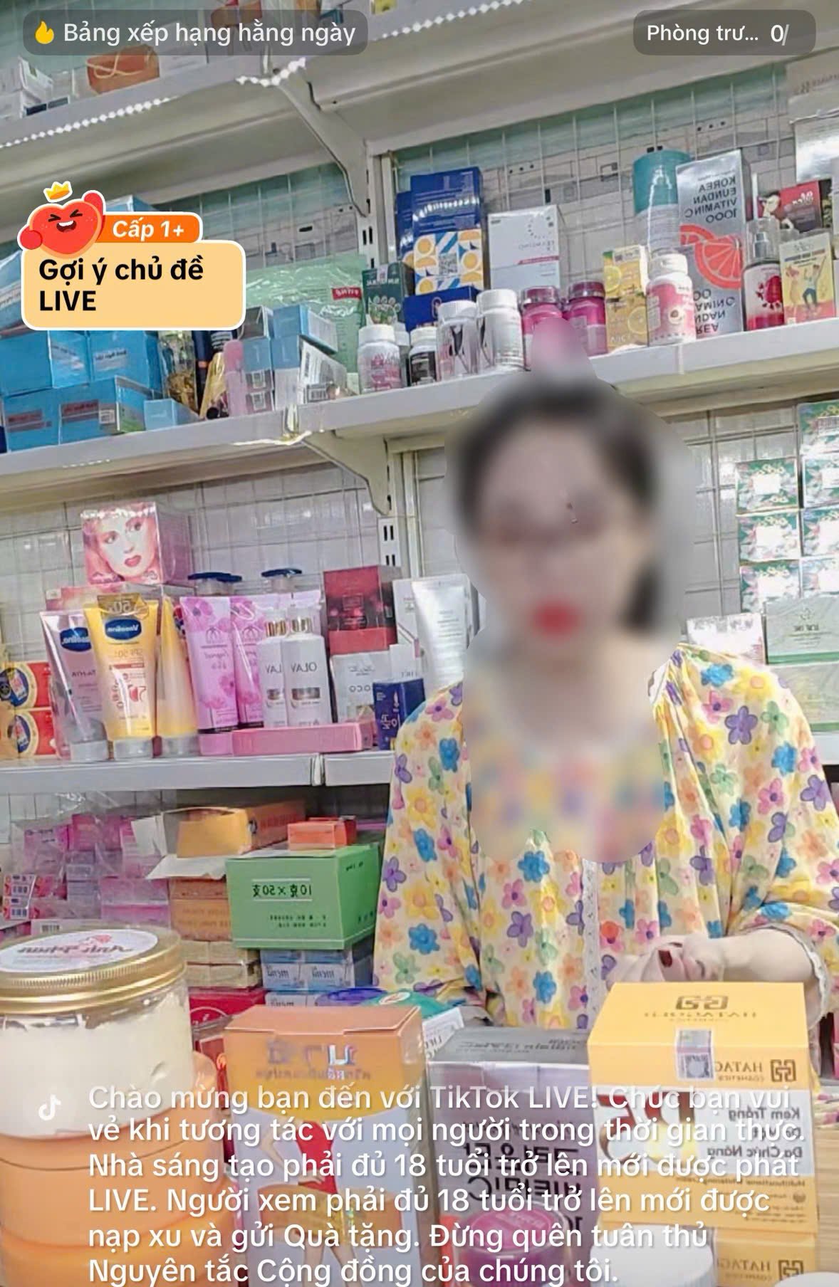 Nhiều loại mỹ phẩm mang thương hiệu nước ngoài được bày bán và giới thiệu trong các phiên livestream trên sàn thương mại điện tử. (Ảnh chụp màn hình) Nhiều loại mỹ phẩm mang thương hiệu nước ngoài được bày bán và giới thiệu trong các phiên livestream trên sàn thương mại điện tử. (Ảnh chụp màn hình)