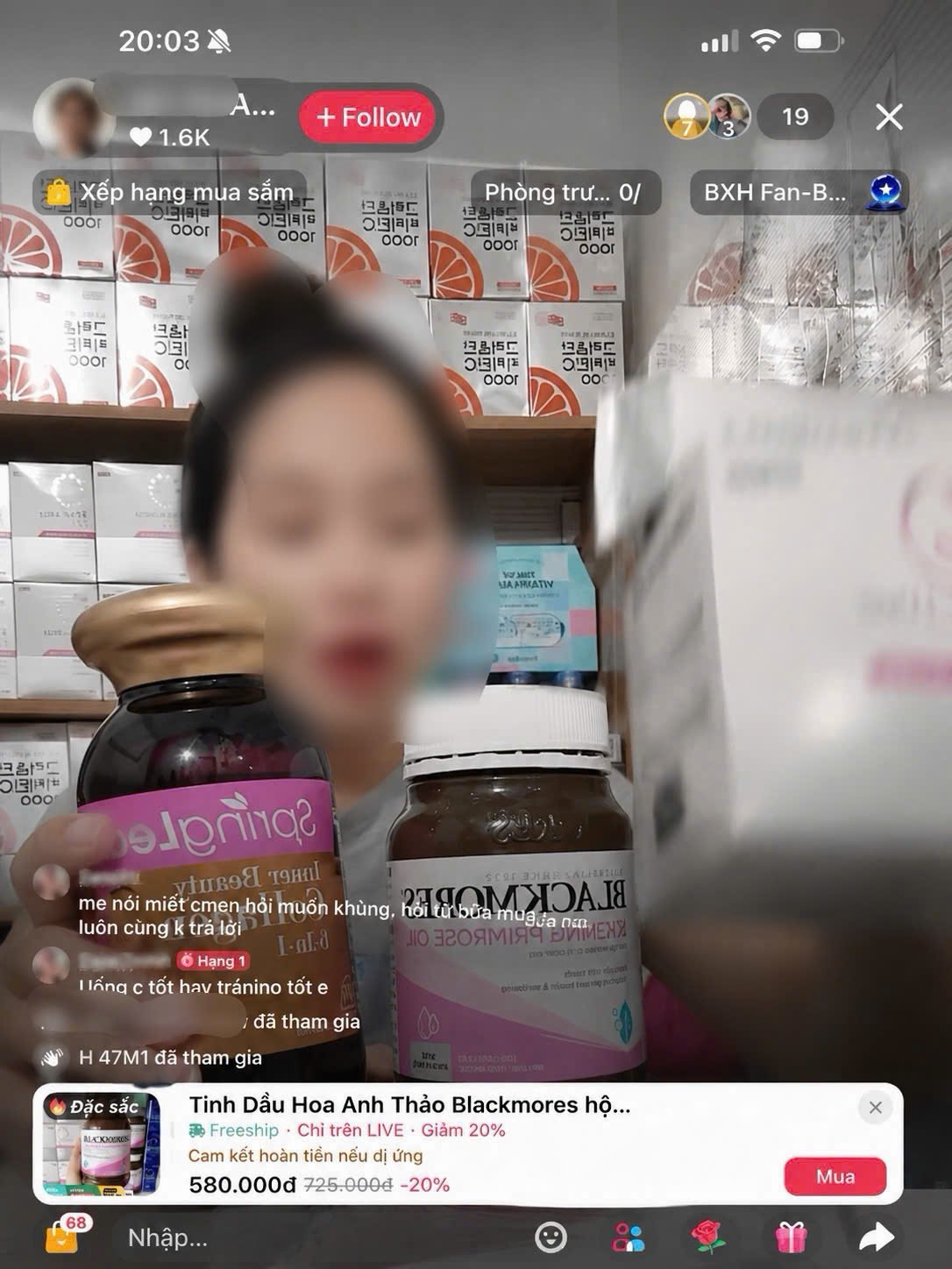 Các gian hàng trên TikTok niêm yết nhiều sản phẩm mang thương hiệu nước ngoài kèm chương trình giảm giá và ưu đãi trong phiên LIVE. (Ảnh chụp màn hình từ livstream) Các gian hàng trên TikTok niêm yết nhiều sản phẩm mang thương hiệu nước ngoài kèm chương trình giảm giá và ưu đãi trong phiên LIVE. (Ảnh chụp màn hình từ livstream)