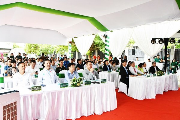 Đại biểu tới dự