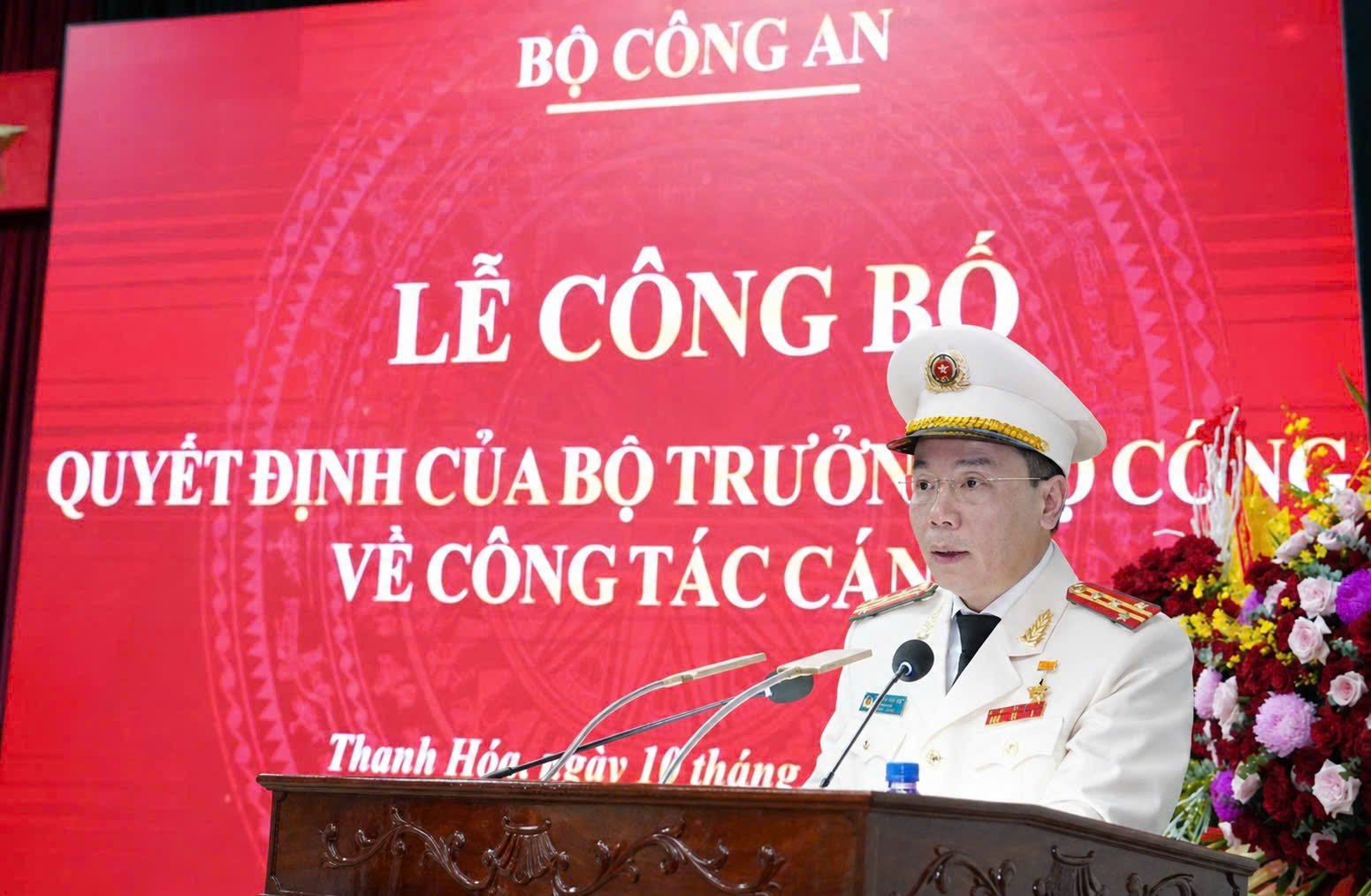 Đại tá Hoàng Quốc Việt, Giám đốc Công an tỉnh Thanh Hóa phát biểu nhận nhiệm vụ. Đại tá Hoàng Quốc Việt, Giám đốc Công an tỉnh Thanh Hóa phát biểu nhận nhiệm vụ.