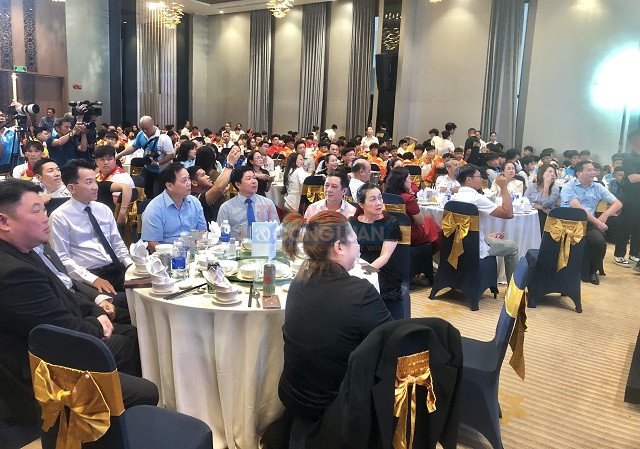 Đại biểu l&atilde;nh đạo, quan kh&aacute;ch dự Lễ Tổng kết. Ảnh: Viết Hiền