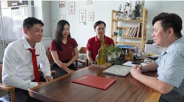 Agribank Chi nhánh Bắc Long An không ngừng mang dịch vụ ngân hàng hiện đại đến gần với cộng đồng doanh nghiệp và tiểu thương Agribank Chi nhánh Bắc Long An không ngừng mang dịch vụ ngân hàng hiện đại đến gần với cộng đồng doanh nghiệp và tiểu thương