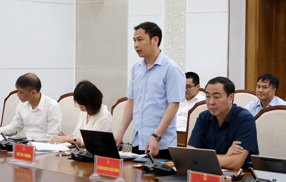 &Ocirc;ng Phạm Hồng Bi&ecirc;n, Gi&aacute;m đốc Sở T&agrave;i ch&iacute;nh Quảng Ninh, ph&aacute;t biểu tại buổi l&agrave;m việc