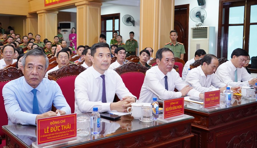 Các đại biểu tham dự buổi Lễ Các đại biểu tham dự buổi Lễ