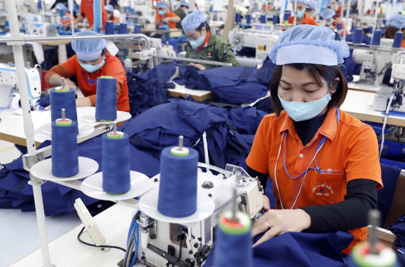 Xuất khẩu dệt may Việt Nam duy tr&igrave; đ&agrave; tăng trưởng trong 7 th&aacute;ng đầu năm, với tổng kim ngạch vượt 27 tỷ USD. Ảnh Bộ C&ocirc;ng thương