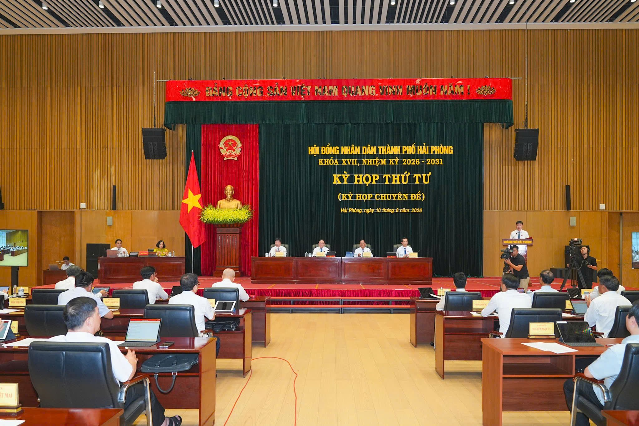 Quang cảnh kỳ họp.