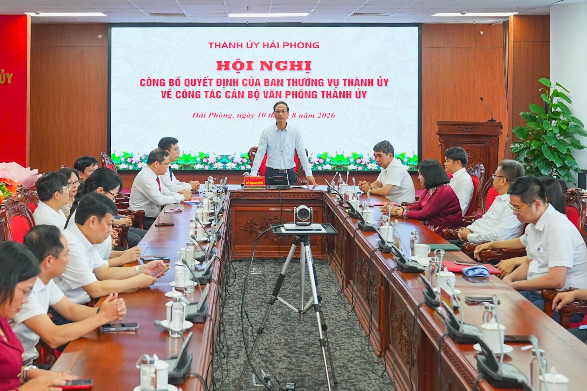 Phó Bí thư Thường trực Thành ủy Đỗ Mạnh Hiến phát biểu tại Hội nghị. Phó Bí thư Thường trực Thành ủy Đỗ Mạnh Hiến phát biểu tại Hội nghị.