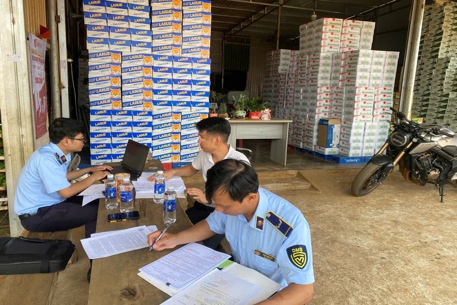 Với tinh thần &ldquo;Chủ động ph&ograve;ng ngừa - Ki&ecirc;n quyết đấu tranh - Đồng h&agrave;nh c&ugrave;ng doanh nghiệp - Bảo vệ quyền lợi người ti&ecirc;u d&ugrave;ng&rdquo;. (Ảnh: Đội QLTT số 7)