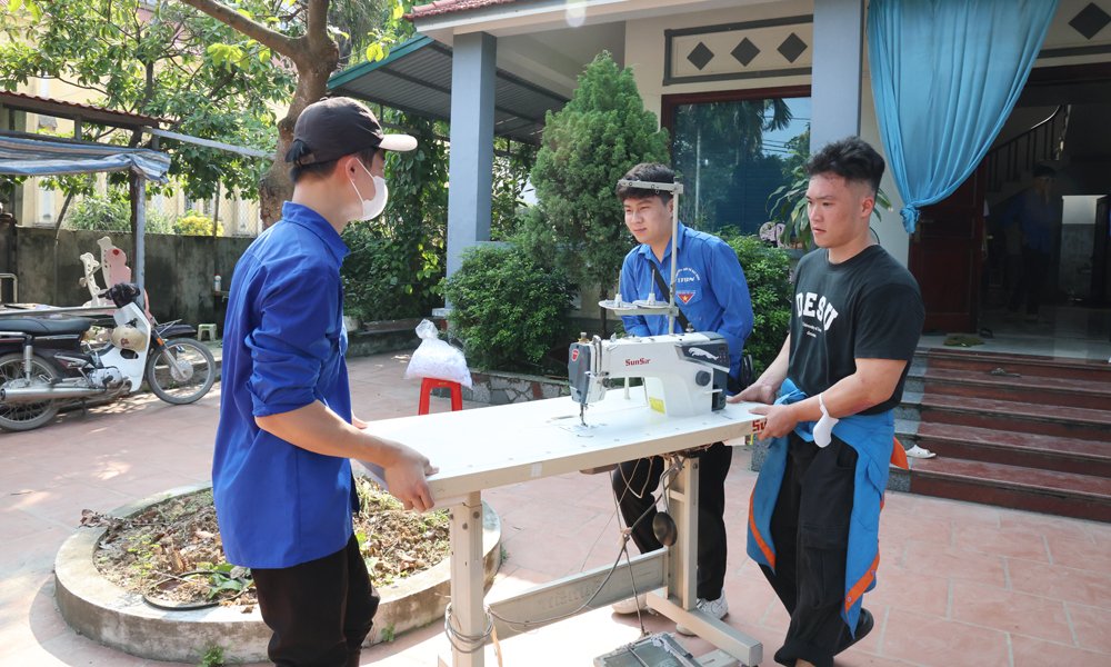 Bắc Ninh: Thanh niên tình nguyện hỗ trợ người dân di dời, giải phóng mặt bằng dự án sân bay Gia Bình