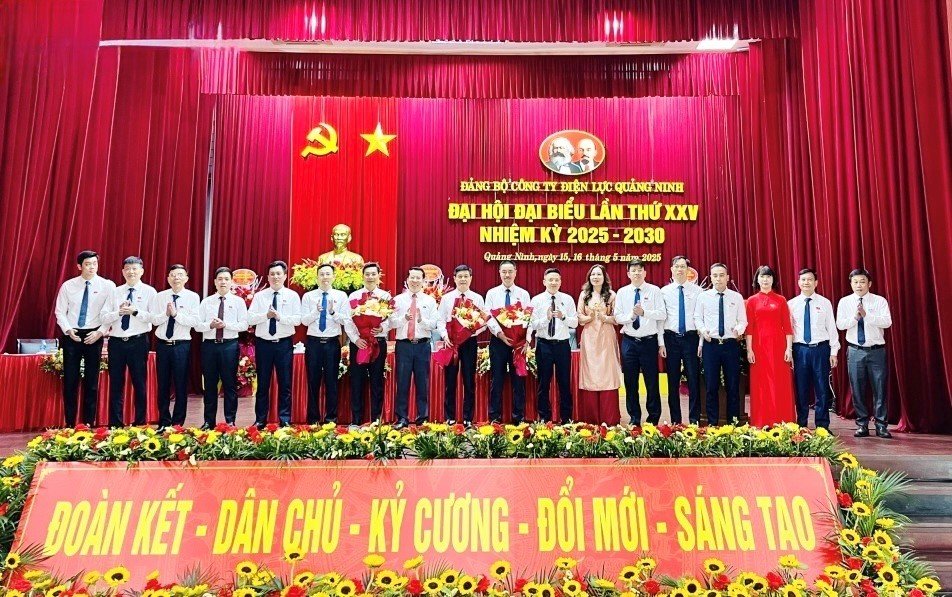 Kế thừa di sản 53 năm anh h&ugrave;ng, Ban Chấp h&agrave;nh Đảng bộ C&ocirc;ng ty Điện lực Quảng Ninh nhiệm kỳ 2025-2030 đ&atilde; đề ra nhiều nhiệm vụ quan trọng, thể hiện bản lĩnh l&atilde;nh đạo ki&ecirc;n cường, đo&agrave;n kết một l&ograve;ng, quyết t&acirc;m vượt qua mọi th&aacute;ch thức để ho&agrave;n th&agrave;nh xuất sắc nhiệm vụ được giao, xứng đ&aacute;ng với niềm tin của Đảng bộ, ch&iacute;nh quyền v&agrave; nh&acirc;n d&acirc;n Đất Mỏ giao ph&oacute;