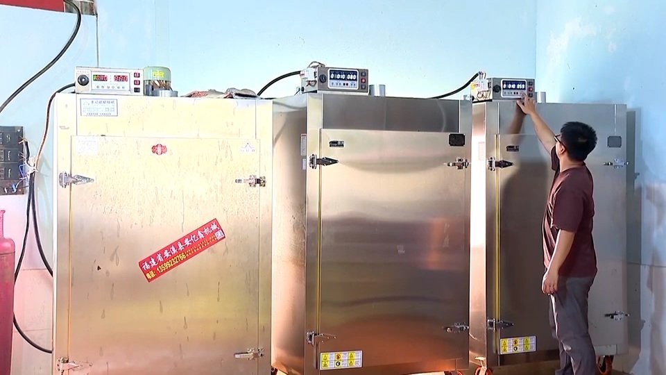 Hệ thống thiết bị điện mặt trời kết hợp lưu trữ được HTX Suối Giàng đầu tư, góp phần chủ động nguồn điện phục vụ hoạt động sản xuất, kinh doanh Hệ thống thiết bị điện mặt trời kết hợp lưu trữ được HTX Suối Giàng đầu tư, góp phần chủ động nguồn điện phục vụ hoạt động sản xuất, kinh doanh