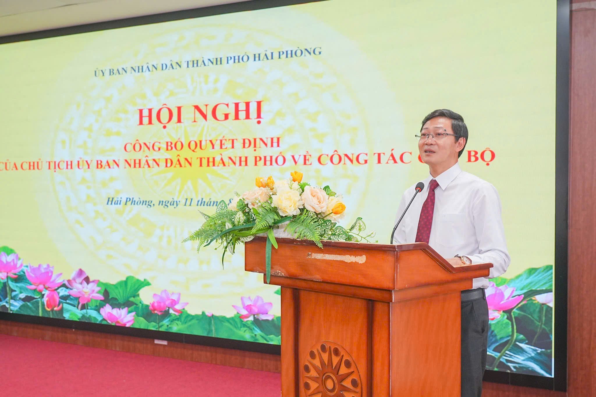 Đồng chí tân Phó Giám đốc Sở Nông nghiệp và Môi trường phát biểu nhận nhiệm vụ. Đồng chí tân Phó Giám đốc Sở Nông nghiệp và Môi trường phát biểu nhận nhiệm vụ.