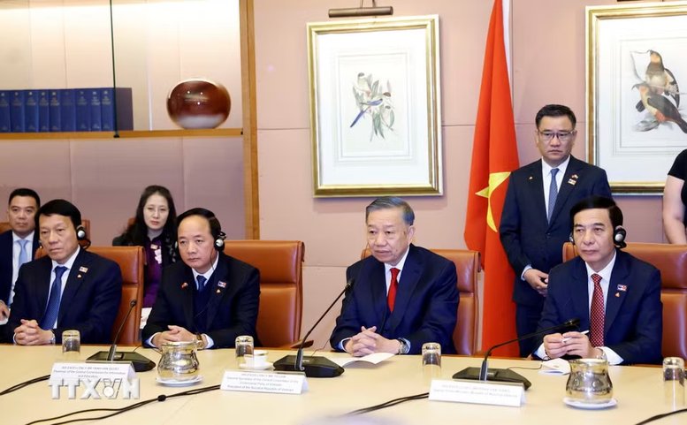 Tổng Bí thư, Chủ tịch nước Tô Lâm và thành viên đoàn Việt Nam tại cuộc hội đàm chính thức với Thủ tướng Australia Anthony Albanese - Ảnh: TTXVN Tổng Bí thư, Chủ tịch nước Tô Lâm và thành viên đoàn Việt Nam tại cuộc hội đàm chính thức với Thủ tướng Australia Anthony Albanese - Ảnh: TTXVN