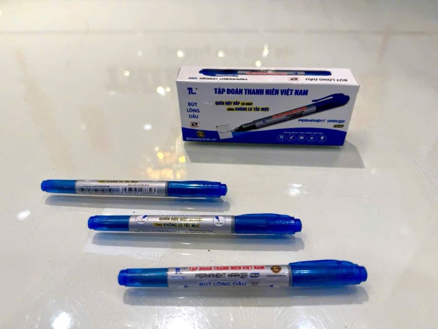 Bút lông dầu CD – dòng bút lông dầu ngòi nhỏ PM-04 (Permanent Marker) phù hợp với việc ghi tiêu đề, ghi chú, viết chữ nhỏ, mã hàng, tên sản phẩm… Bút lông dầu CD – dòng bút lông dầu ngòi nhỏ PM-04 (Permanent Marker) phù hợp với việc ghi tiêu đề, ghi chú, viết chữ nhỏ, mã hàng, tên sản phẩm…