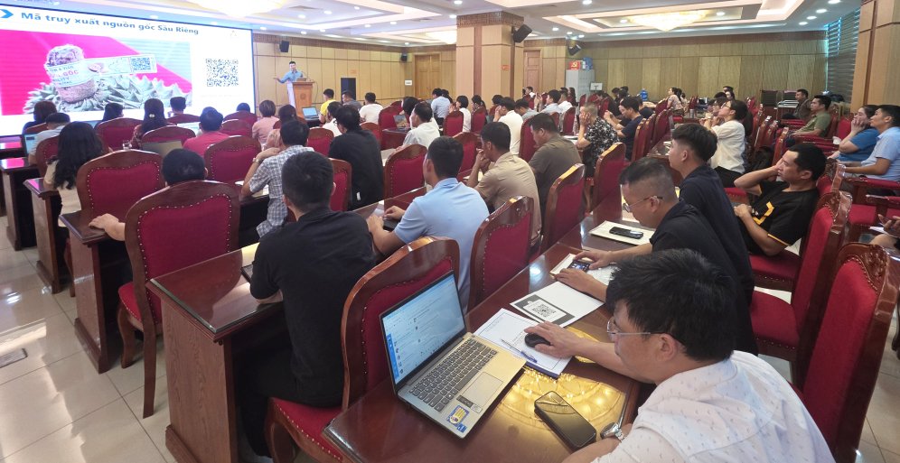 120 chủ thể OCOP, chủ c&aacute;c cơ sở xuất khẩu v&agrave; cơ sở sơ chế, chế biến n&ocirc;ng, l&acirc;m, thủy sản tham gia hội nghị
