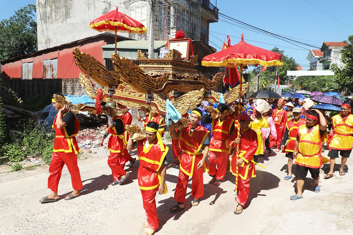 Lễ hội bơi chải An Châu (xã Sơn Động) hằng năm thu hút đông đảo Nhân dân địa phương và du khách thập phương tham dự Lễ hội bơi chải An Châu (xã Sơn Động) hằng năm thu hút đông đảo Nhân dân địa phương và du khách thập phương tham dự