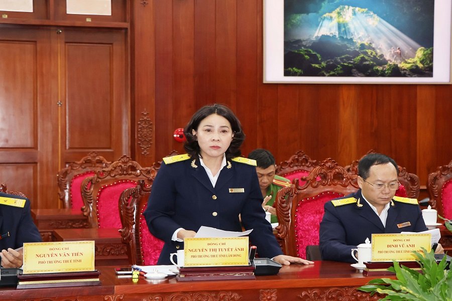 Lãnh đạo Thuế tỉnh Lâm Đồng báo cáo tại buổi làm việc Lãnh đạo Thuế tỉnh Lâm Đồng báo cáo tại buổi làm việc