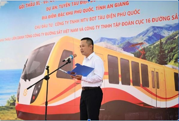 Ông Lê Hoài Phiong- Chỉ huy trưởng dự án LRT Phú Quốc, Tập đoàn Sun Group phát biểu tại Lễ khởi công Ông Lê Hoài Phiong- Chỉ huy trưởng dự án LRT Phú Quốc, Tập đoàn Sun Group phát biểu tại Lễ khởi công