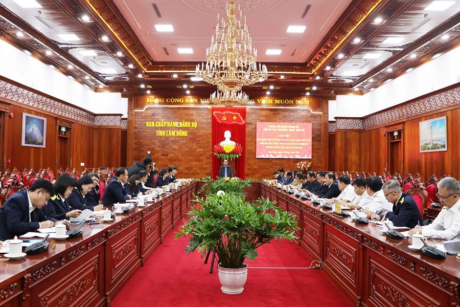 Quang cảnh buổi làm việc Quang cảnh buổi làm việc