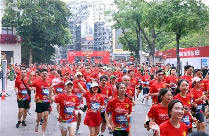 Đông đảo người dân tham gia giải chạy hưởng ứng Tháng hành động phòng, chống ma túy năm 2026 với chủ đề “Chung một quyết tâm xây dựng xã, phường, đặc khu không ma túy”. (Ảnh minh hoạ: TTXVN) Đông đảo người dân tham gia giải chạy hưởng ứng Tháng hành động phòng, chống ma túy năm 2026 với chủ đề “Chung một quyết tâm xây dựng xã, phường, đặc khu không ma túy”. (Ảnh minh hoạ: TTXVN)