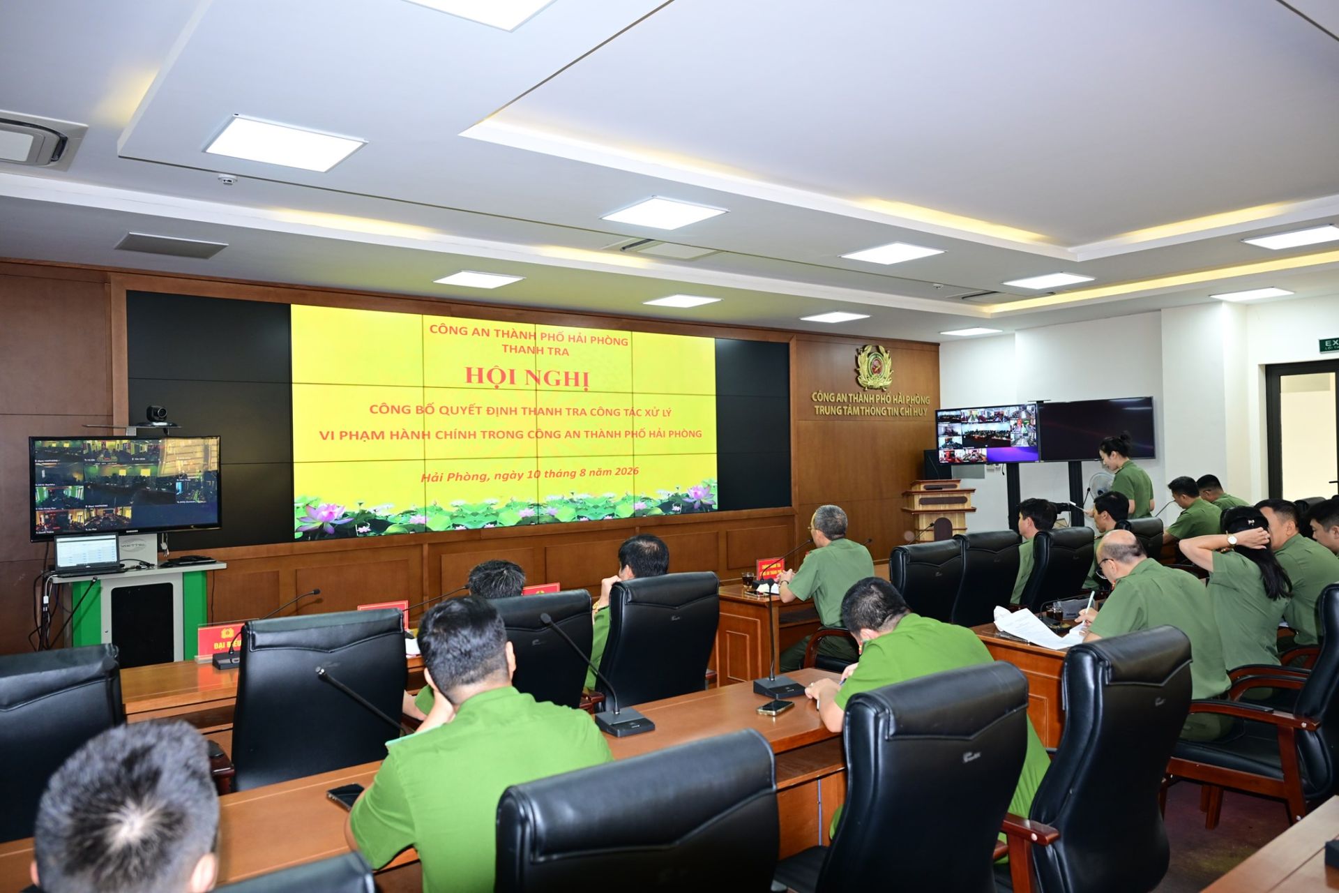 Hội nghị được tổ chức theo h&igrave;nh thức trực tiếp kết hợp trực tuyến.